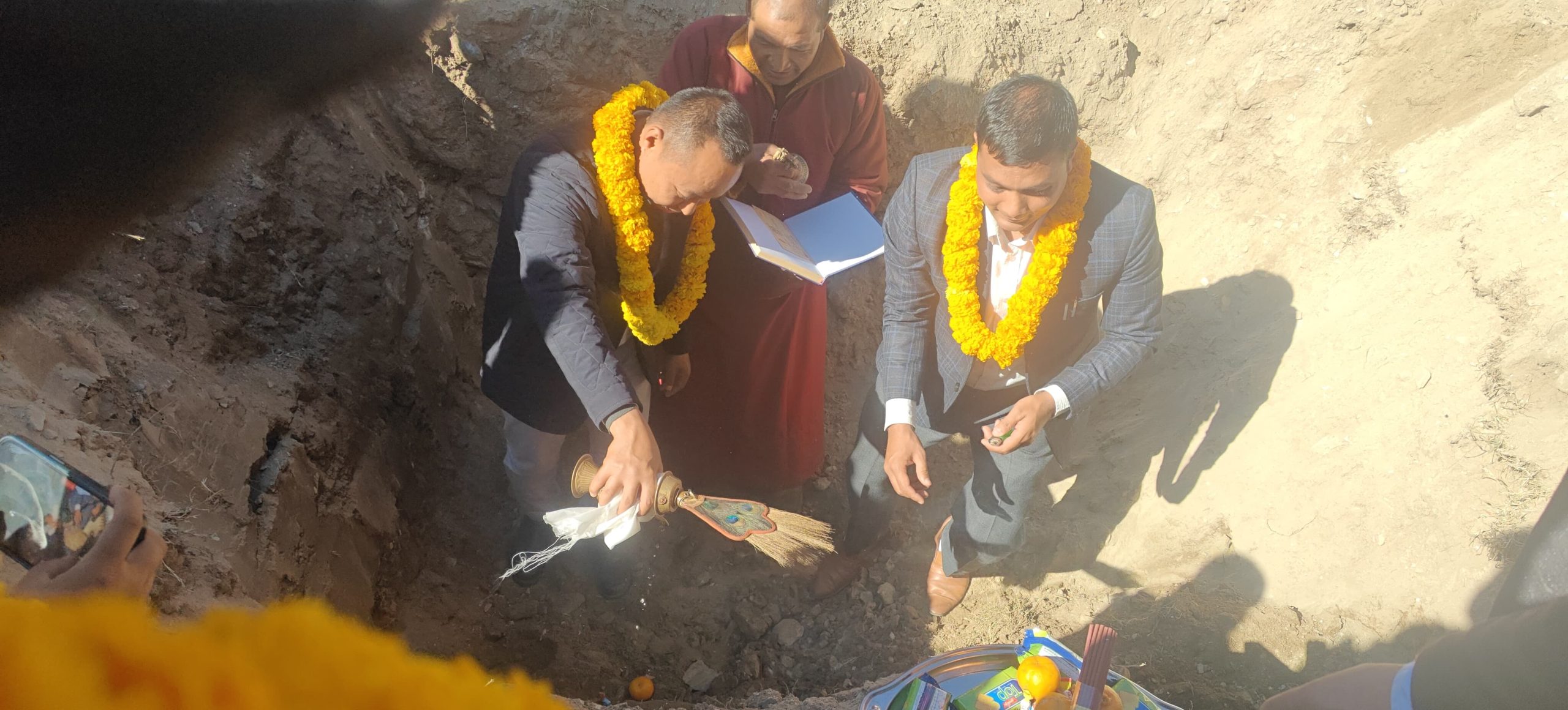 थुलुङ दुधकोशी अध्यक्ष राईले गरे बोगलको विद्यालय भवनको शिलान्यास